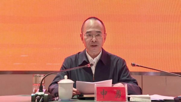 网上配资门户网 违规泄露信访举报内容，“内鬼”申勇被“双开”！结交政治骗子的副厅也被处理